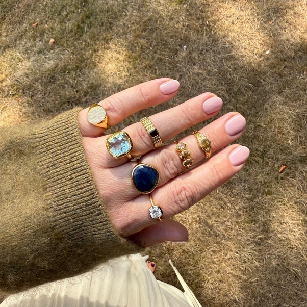 Gold signet ring with floral shoulders