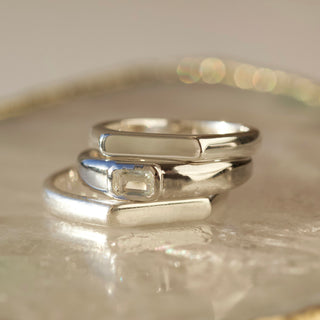 engravable signet bar ring in silver