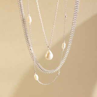 Baroque pearl necklace in silver