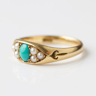 turquoise and pearl vintage ring in solid gold