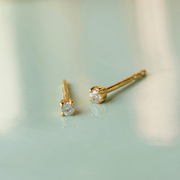 diamond stud earrings in gold