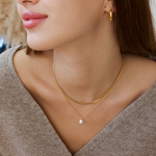 baroque pearl pendant necklace in gold