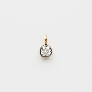 Georgian pie crust pendant