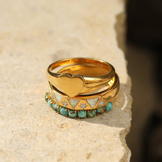 Engravable heart signet ring gold