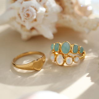 Engravable heart signet ring gold
