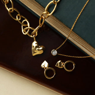 carrie elizabeth gold necklace with heart Pendant