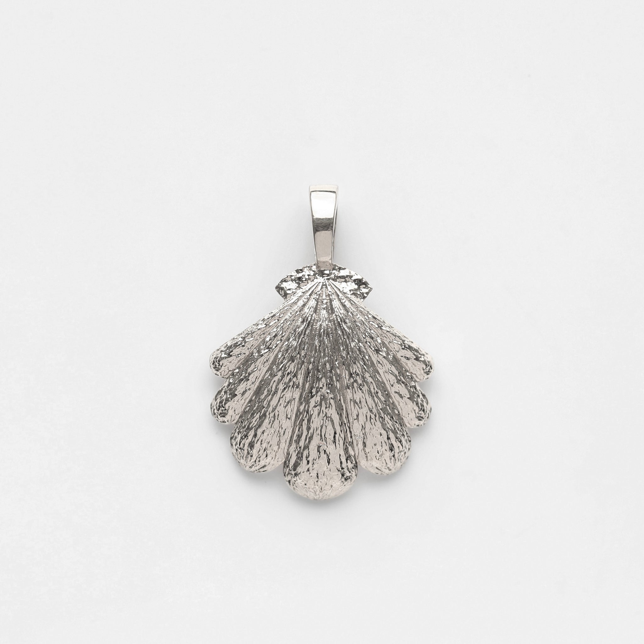 Luxe Shell Pendant silver