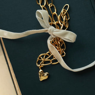 carrie elizabeth Necklace with Heartbeat Pendant