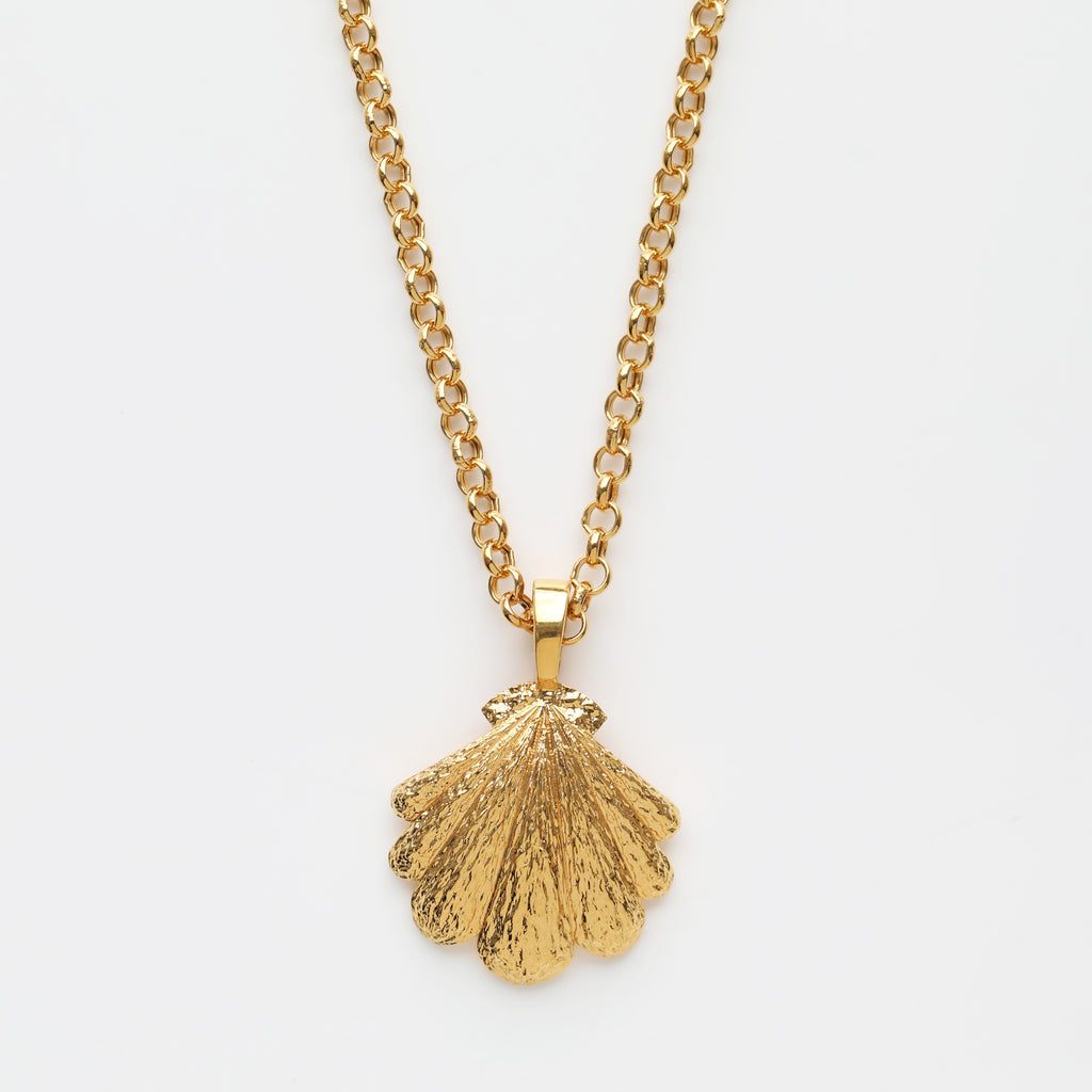 Luxe Shell Pendant | Gold Plated Necklace | Carrie Elizabeth Jewellery