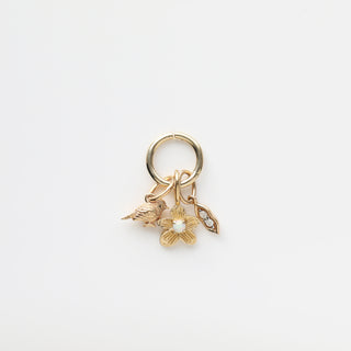 round charm holder in gold
