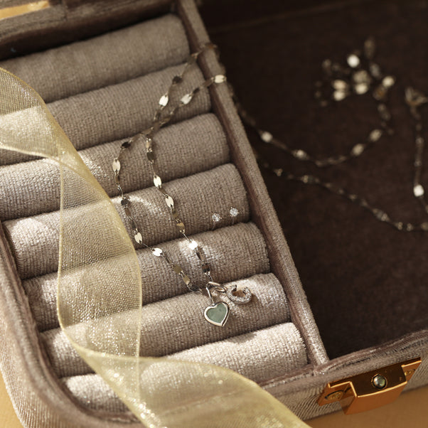 Carrie Elizabeth gifting 