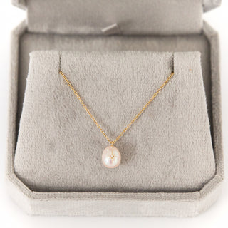 SAMPLE SALE- Delicate Pearl Necklace