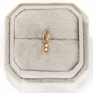 SAMPLE SALE- Pearl Peas in a Pod Charm