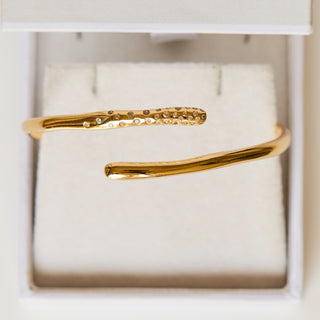SAMPLE SALE- Star Set Twist Bangle