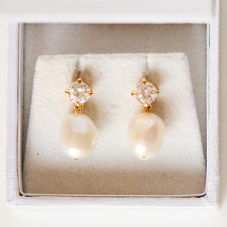 SAMPLE SALE- Pearl Drop Studs