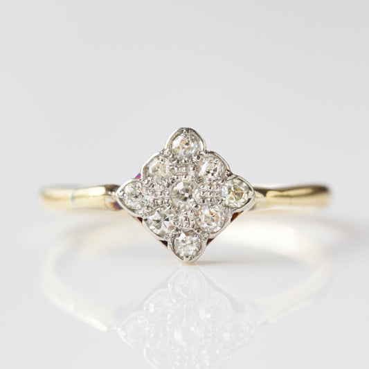 Vintage diamond ring in solid gold
