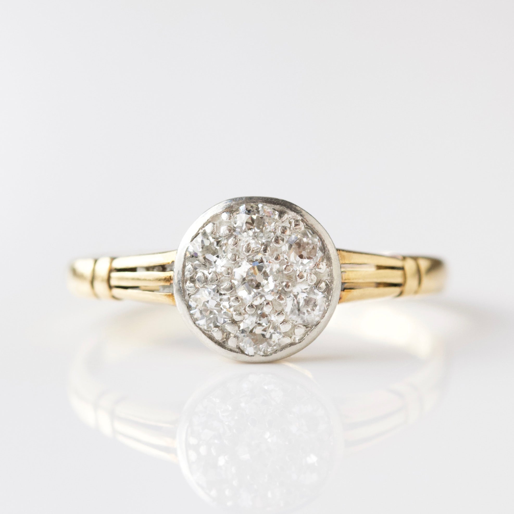Diamond vintage ring in solid gold