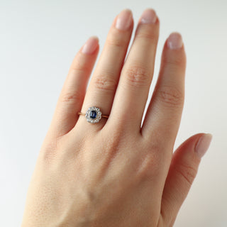 Vintage Sapphire and Diamond 18k Yellow Gold Ring 