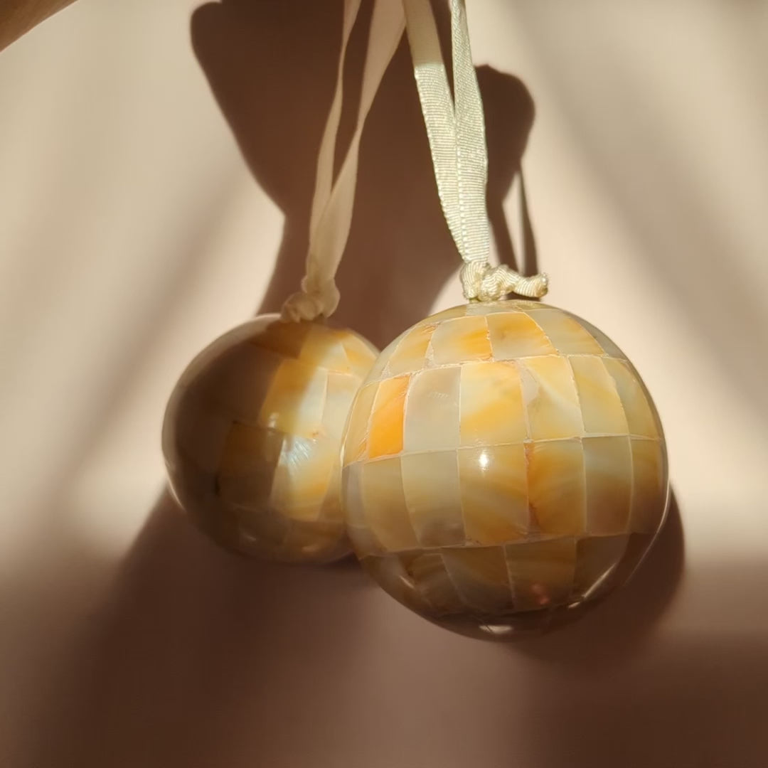 Mother Of Pearl Small Bauble