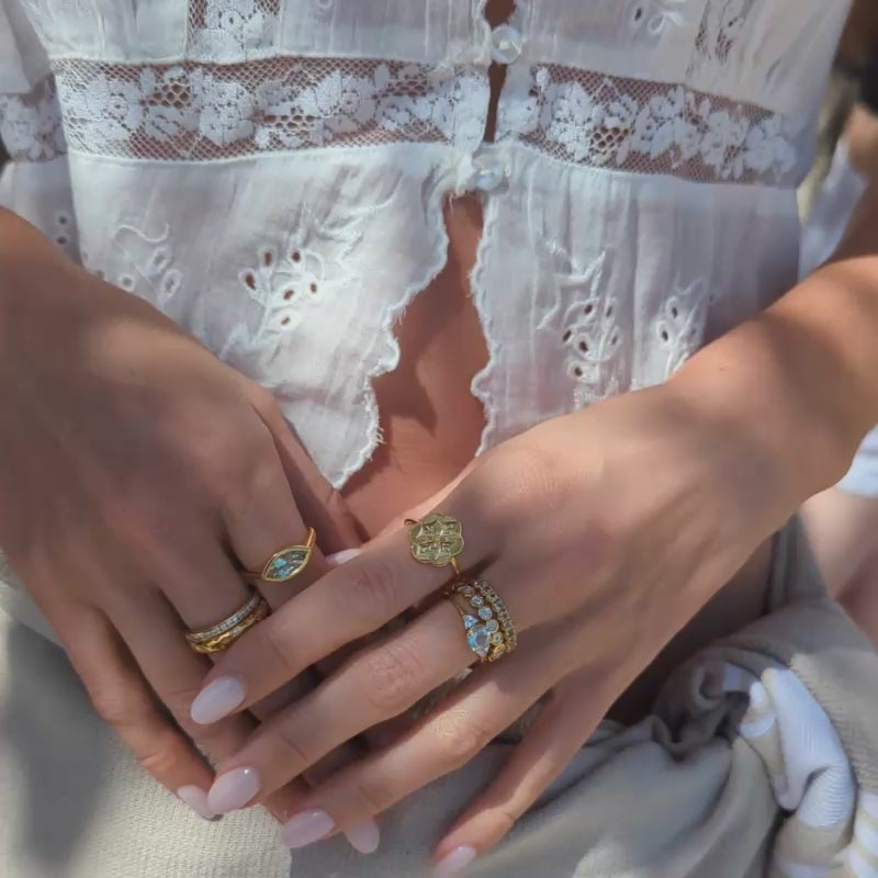 Icon Vintage Crest Ring