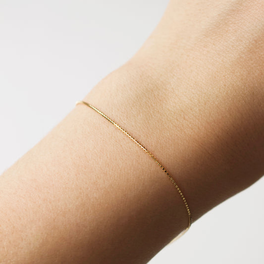 Carrie elizabeth box chain bracelet in 9k solid gold
