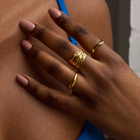 carrie elizabeth statement strand ring in gold vermeil