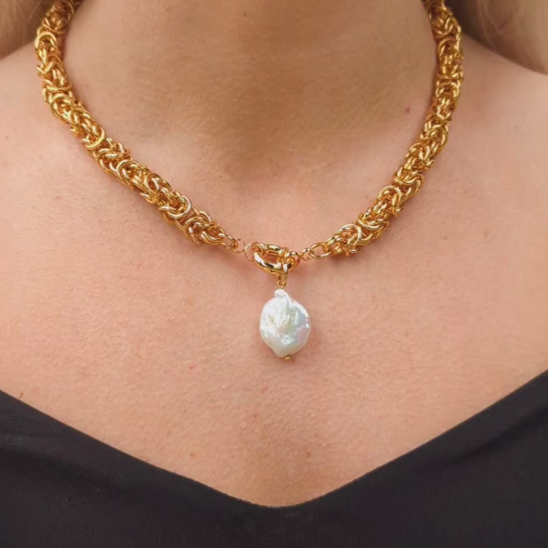 carrie elizabeth chunky chain and pearl necklace gold