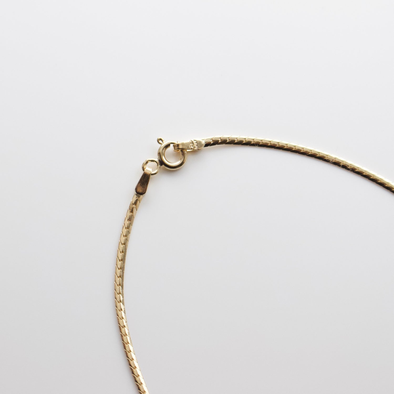 Carrie elizabeth slinky snake chain necklace in 9k solid gold