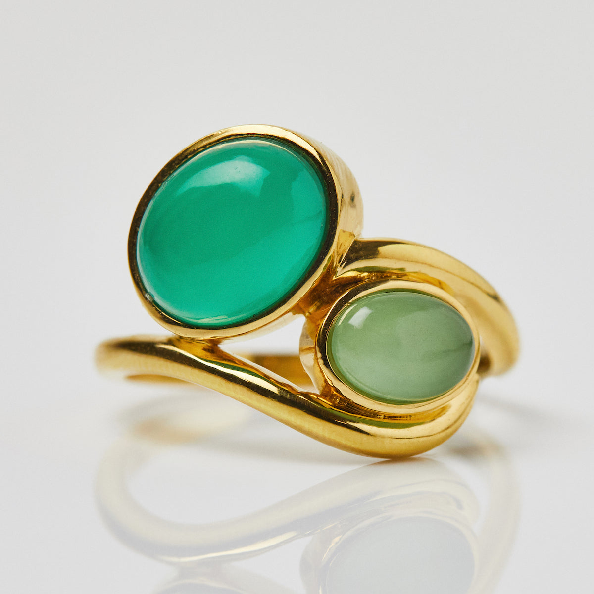 carrie elizabeth statement gemstone ring in gold