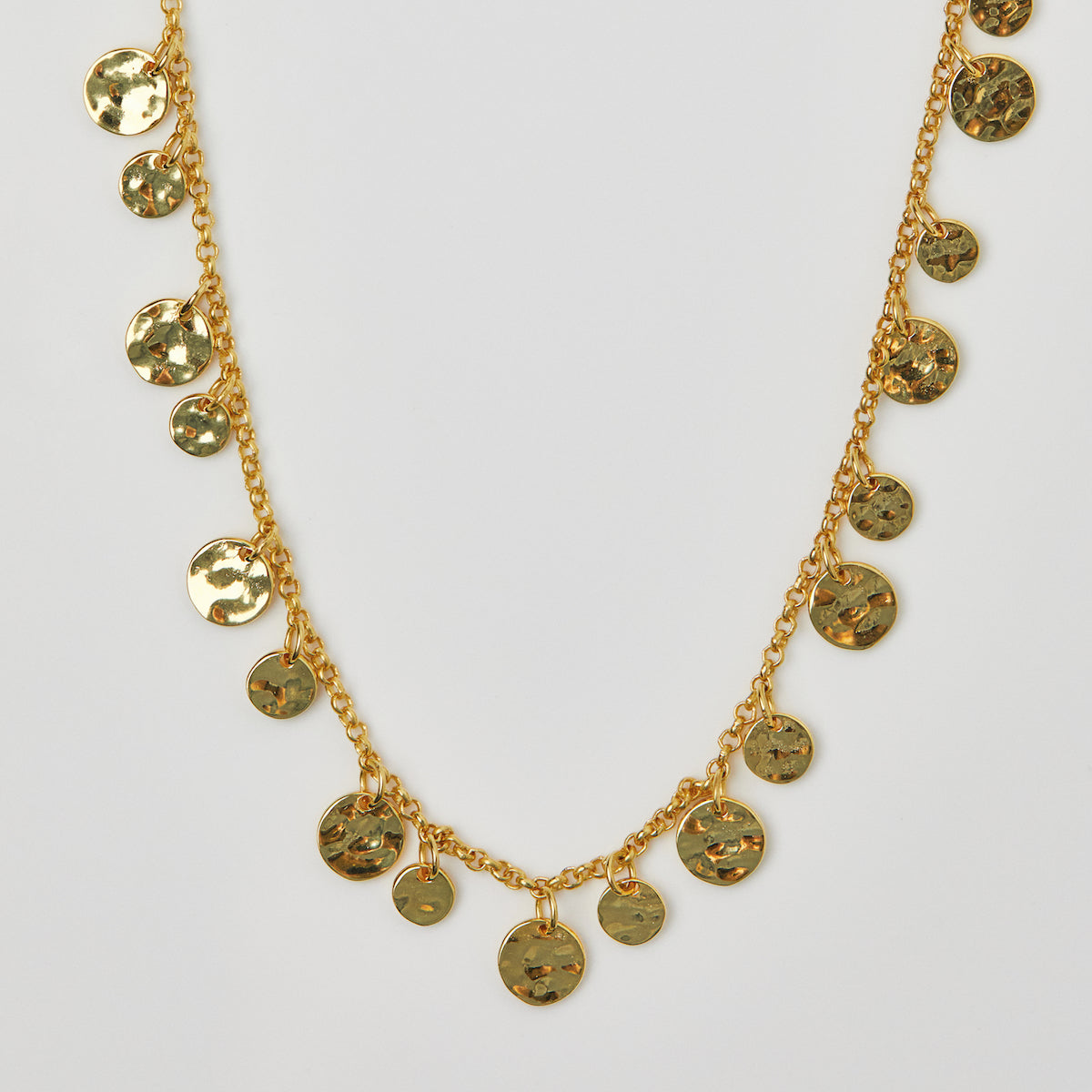 carrie elizabeth molten coin chain necklace in gold 
