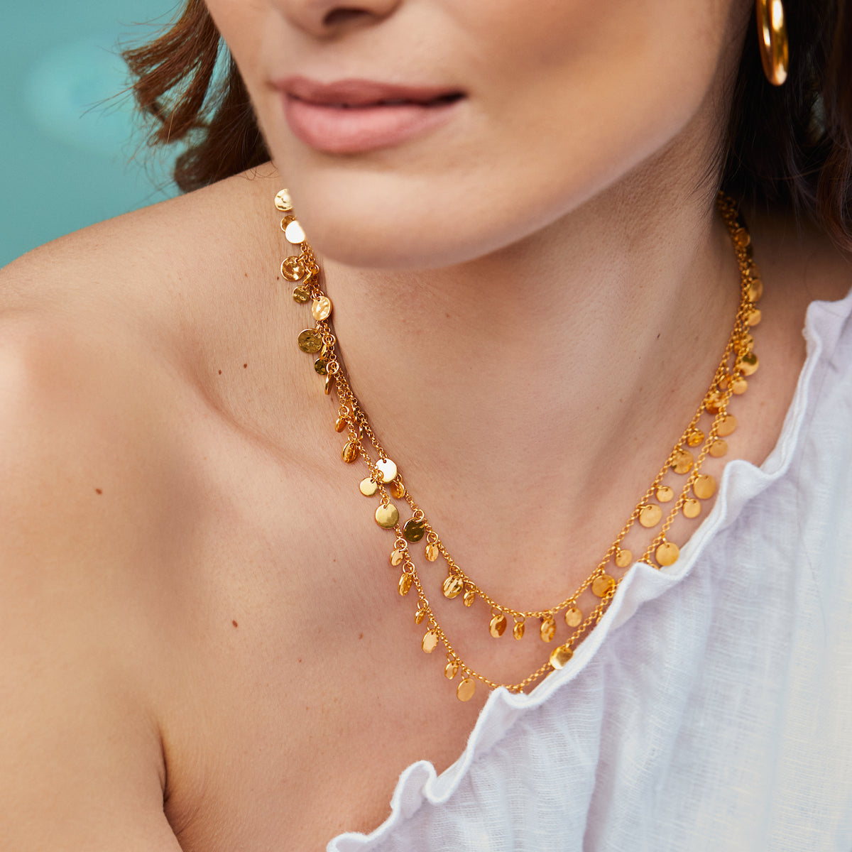 carrie elizabeth molten coin chain necklace in gold 