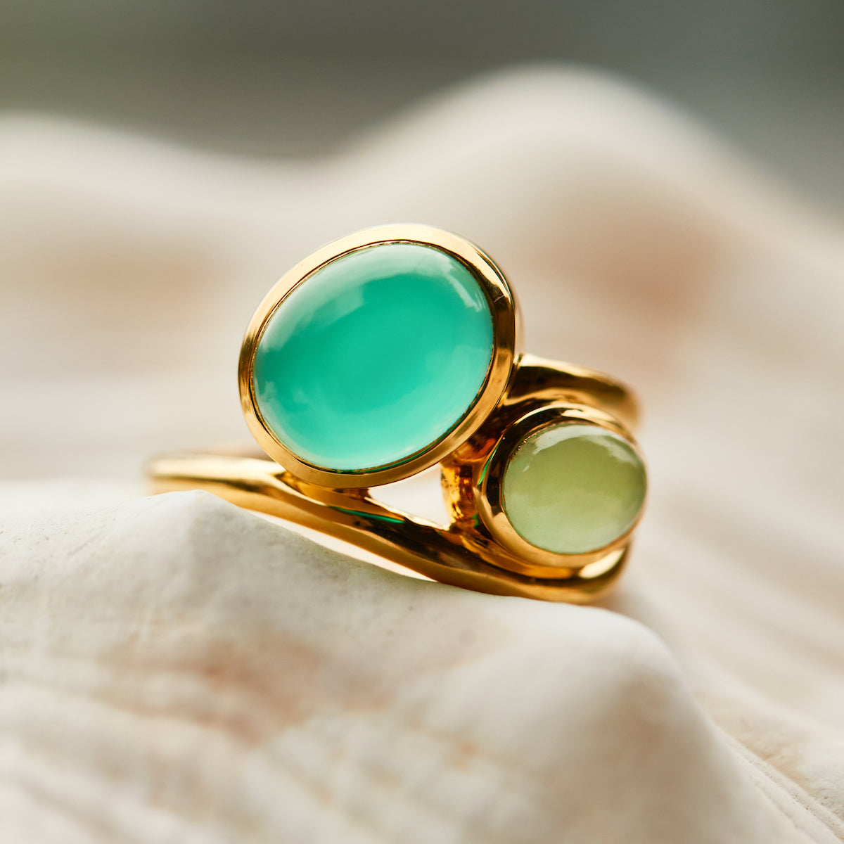 carrie elizabeth statement gemstone ring in gold