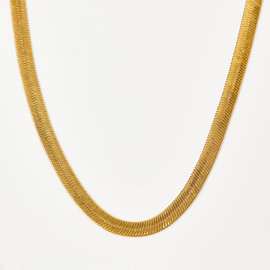 Slinky Herringbone Chain In Gold Plating - Necklace - Carrie Elizabeth