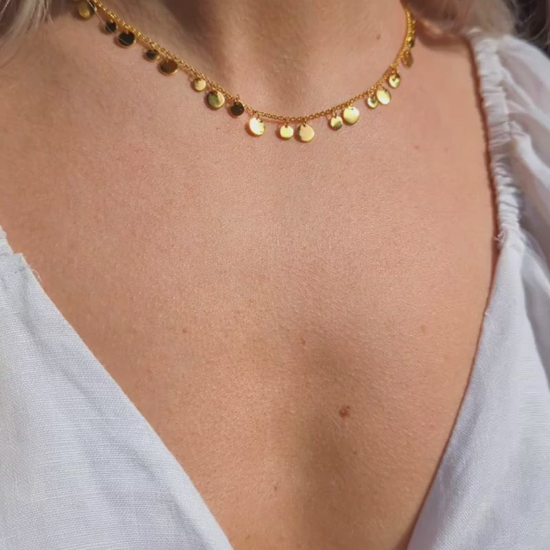 carrie elizabeth molten coin chain necklace in gold 
